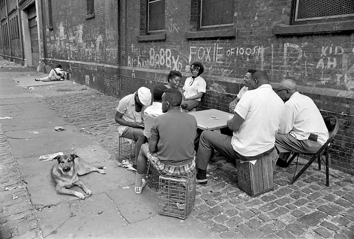 Inscriptions sur les murs de Spanish Harlem en 1966. Photo : Don Hogan Charles