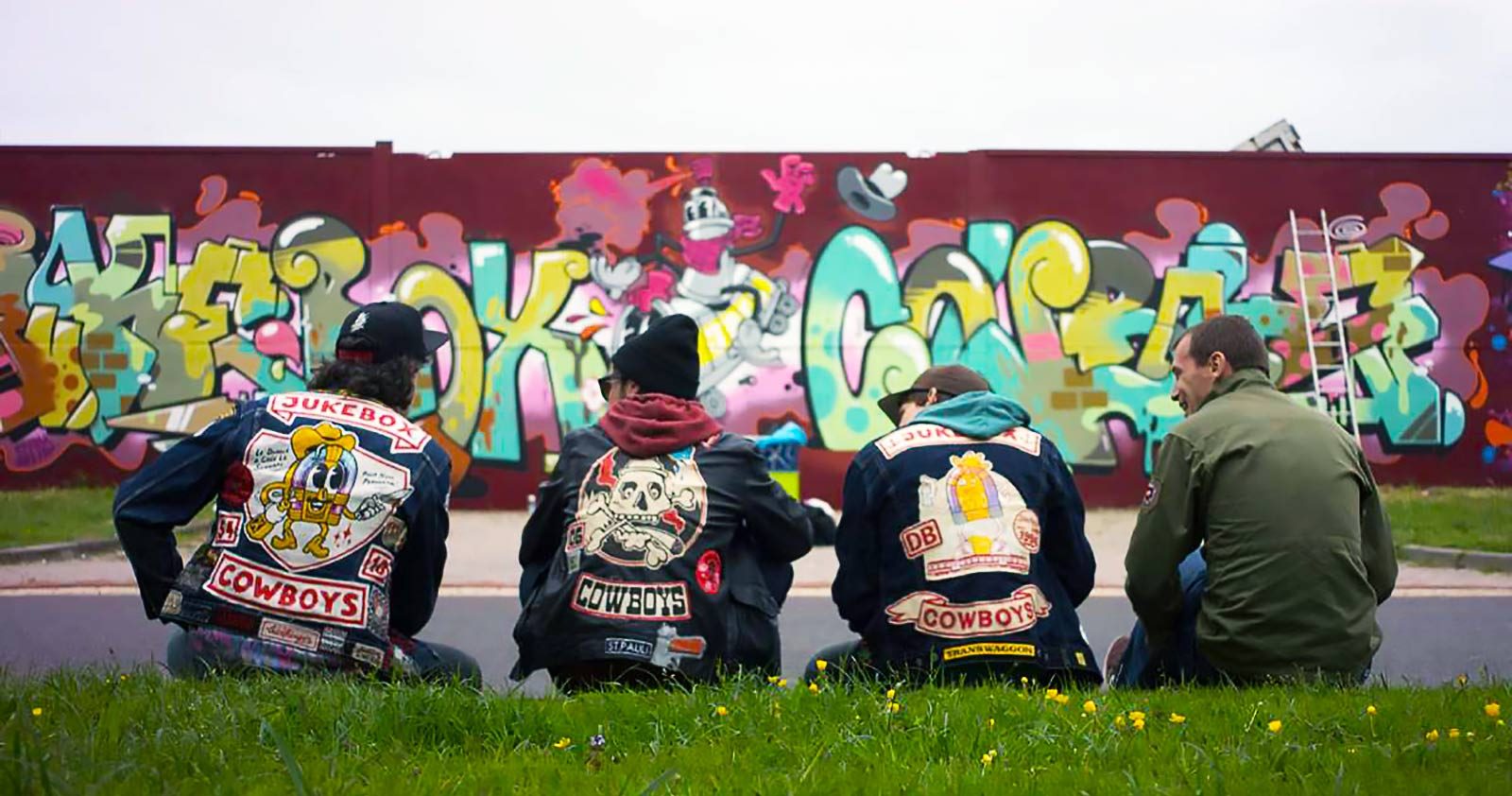 Le retour des vestes en jean customisées? 30 photos de vestes graffiti