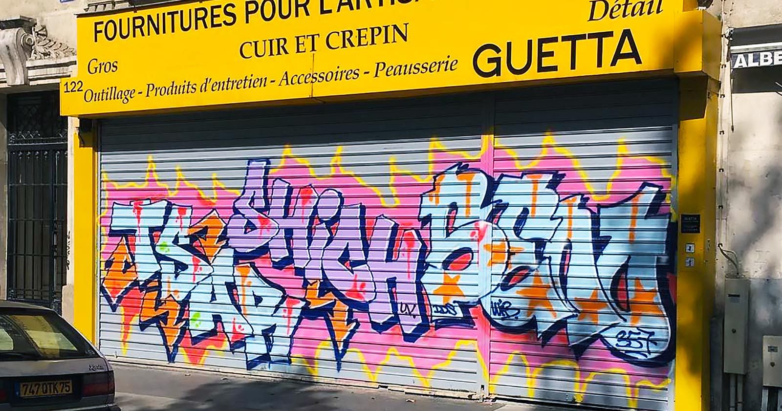 A Paris l'été, les stores sont éclatés