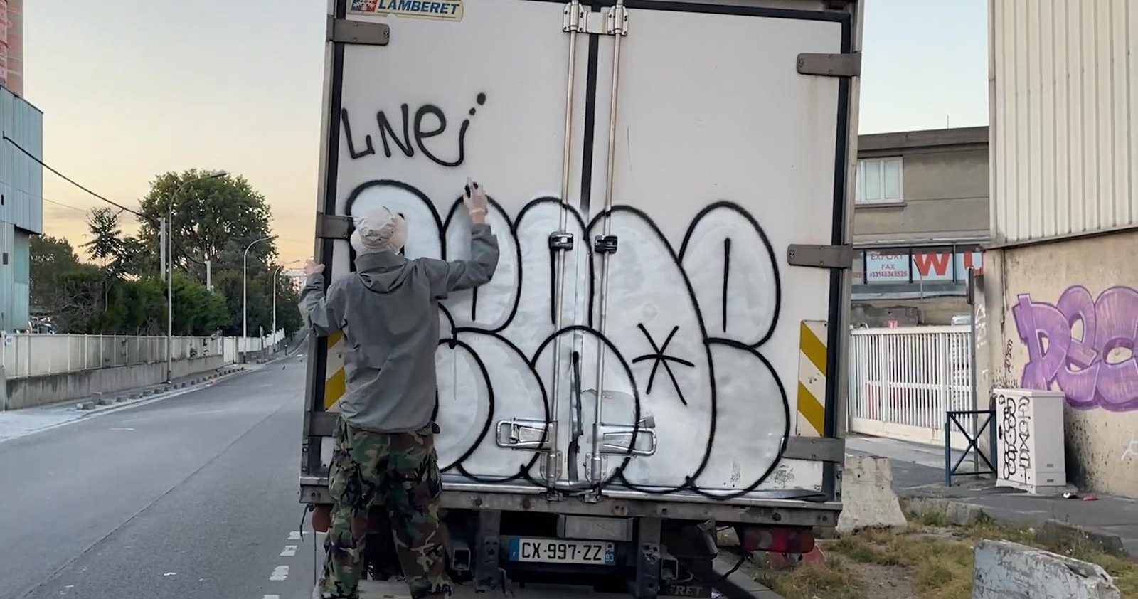 Retape Quand Reboe saccage Paris - DRIPS